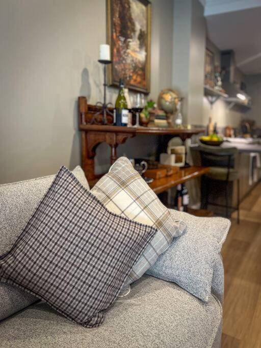 Charlie on Charlick - Fully Renovated 1BR Apt