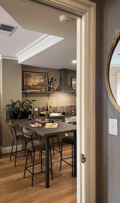 Charlie on Charlick - Fully Renovated 1BR Apt
