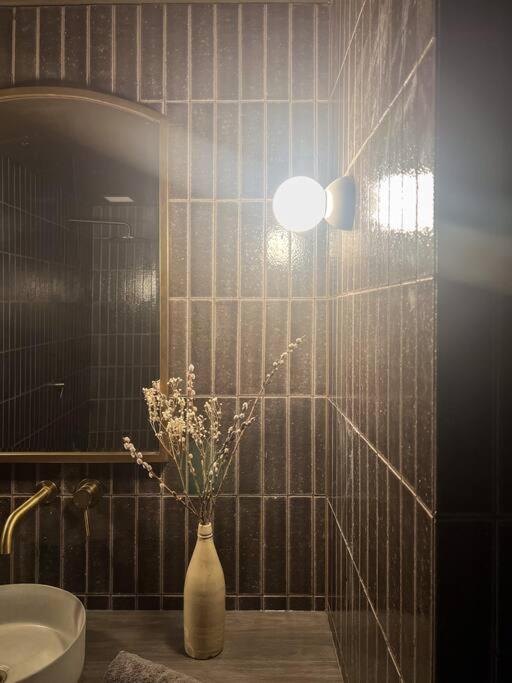 Charlie on Charlick - Fully Renovated 1BR Apt