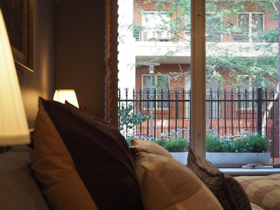Charlie on Charlick - Fully Renovated 1BR Apt