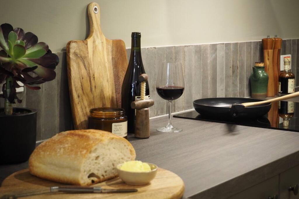 Charlie on Charlick - Fully Renovated 1BR Apt