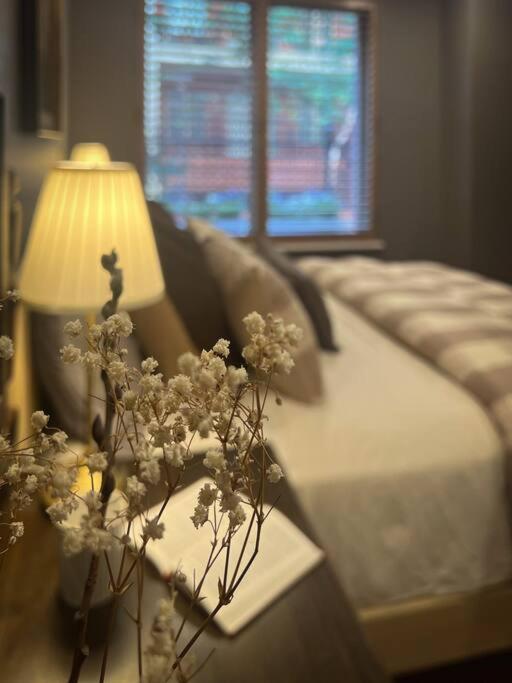 Charlie on Charlick - Fully Renovated 1BR Apt