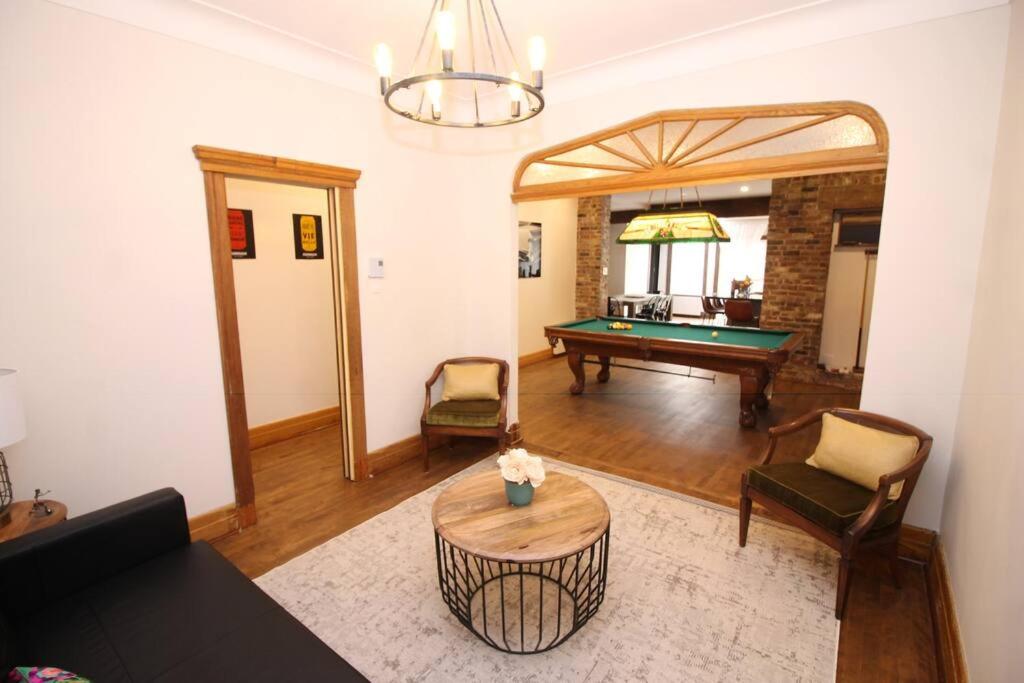 Charm & Luxury Vacation Headquarters to Downtown!