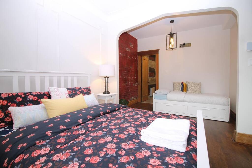Charm & Luxury Vacation Headquarters to Downtown!