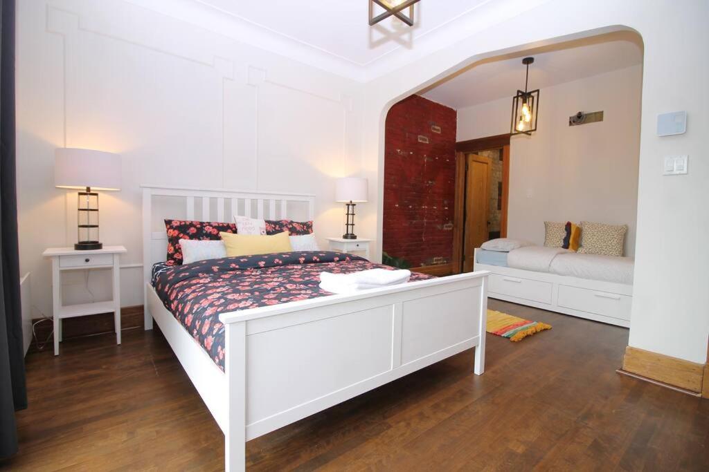 Charm & Luxury Vacation Headquarters to Downtown!