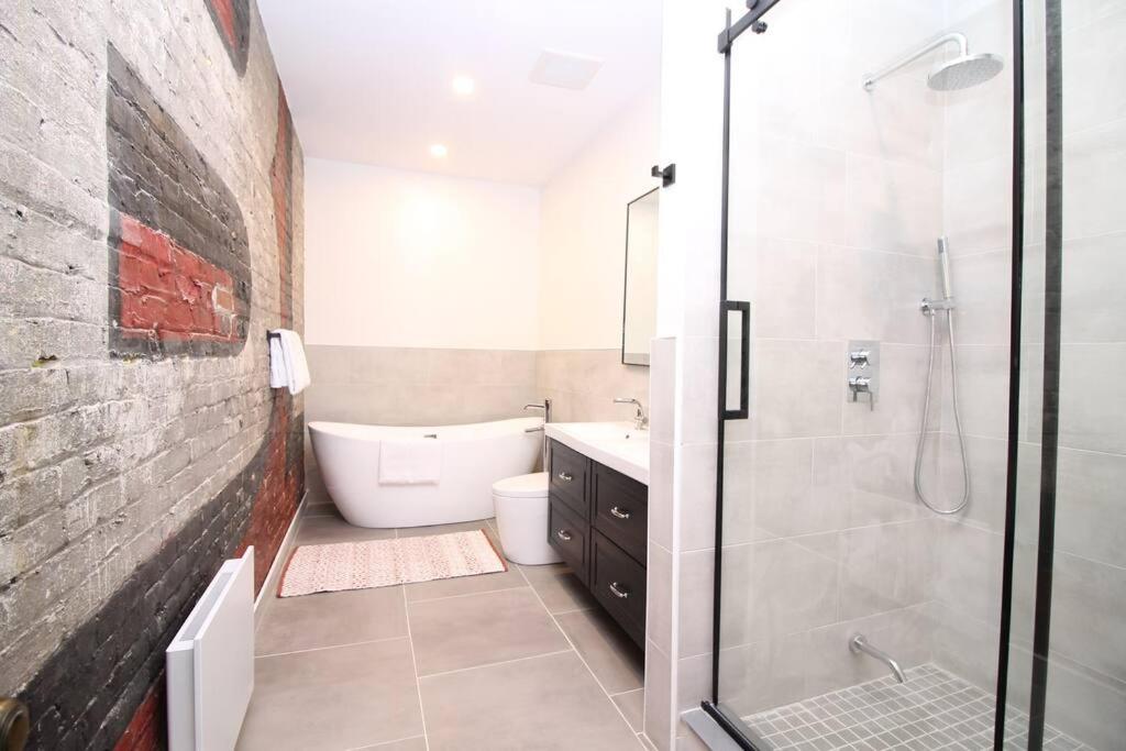 Charm & Luxury Vacation Headquarters to Downtown!