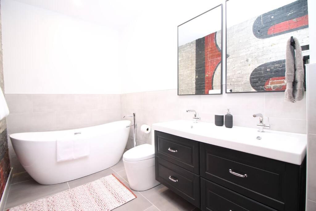 Charm & Luxury Vacation Headquarters to Downtown!