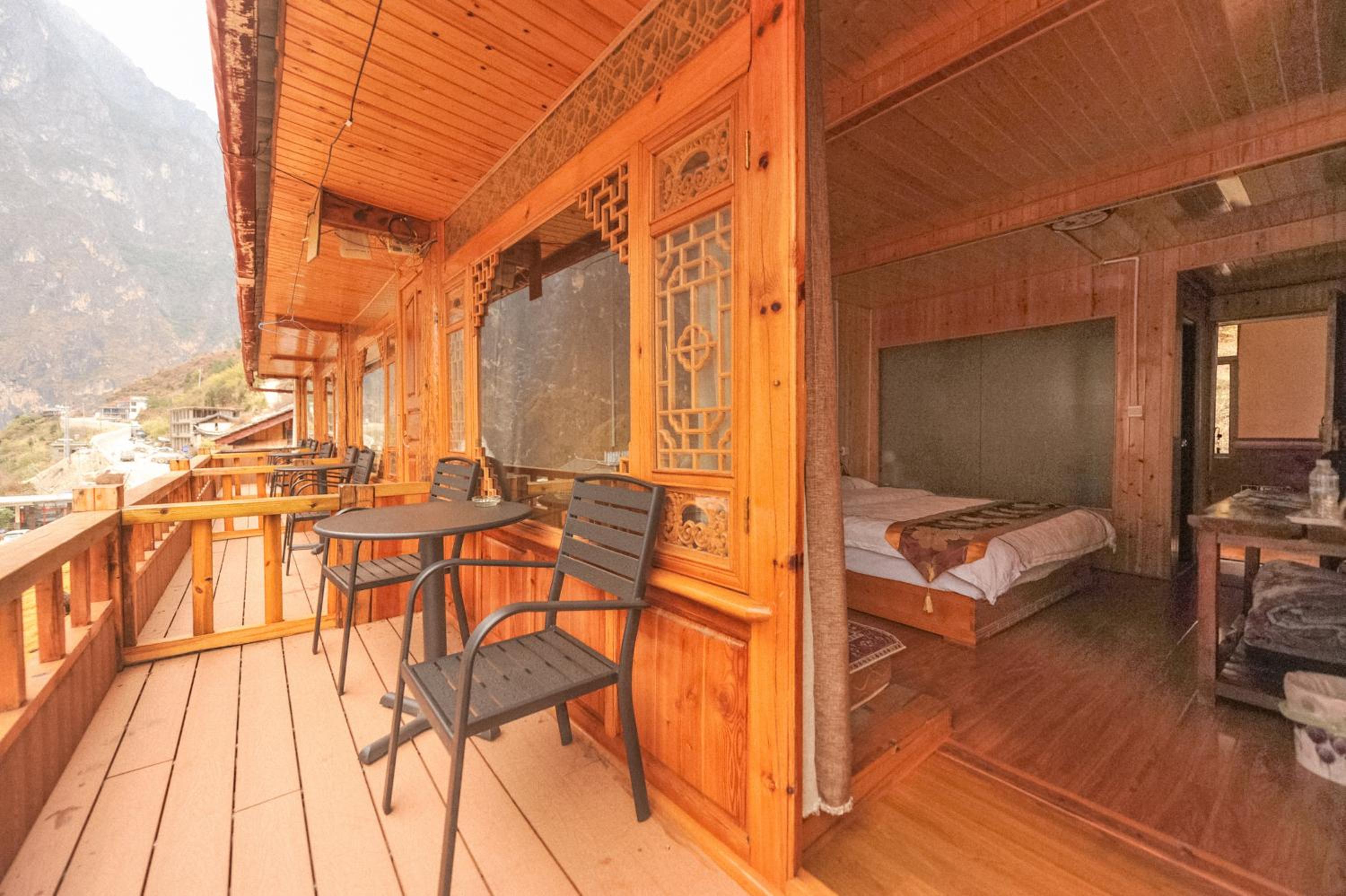 TIBET Guest house 虎跳峡卓玛客栈