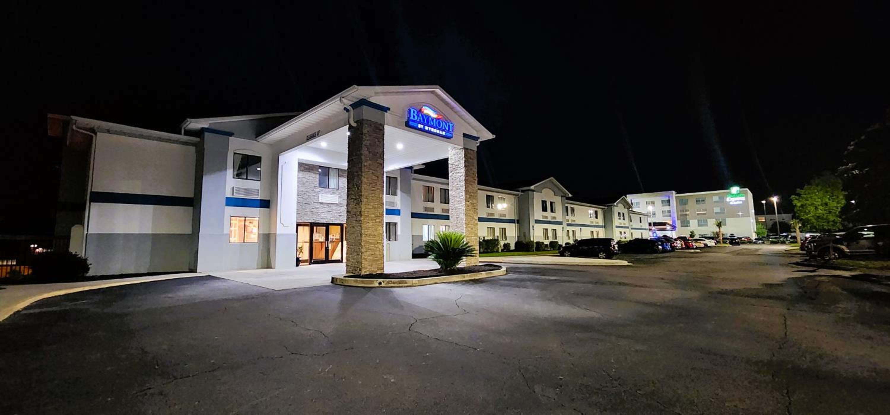 Ridgeland Vacations - Baymont by Wyndham Port Wentworth - Property Image 4