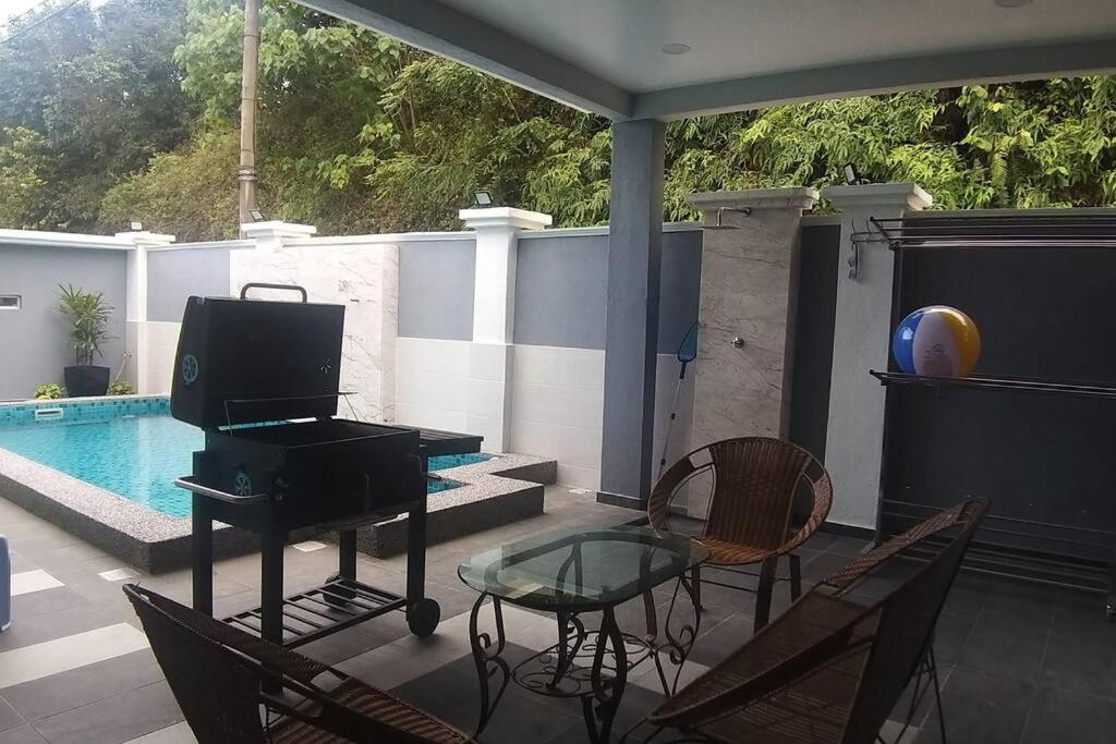 Homestay with pool kuantan view 5