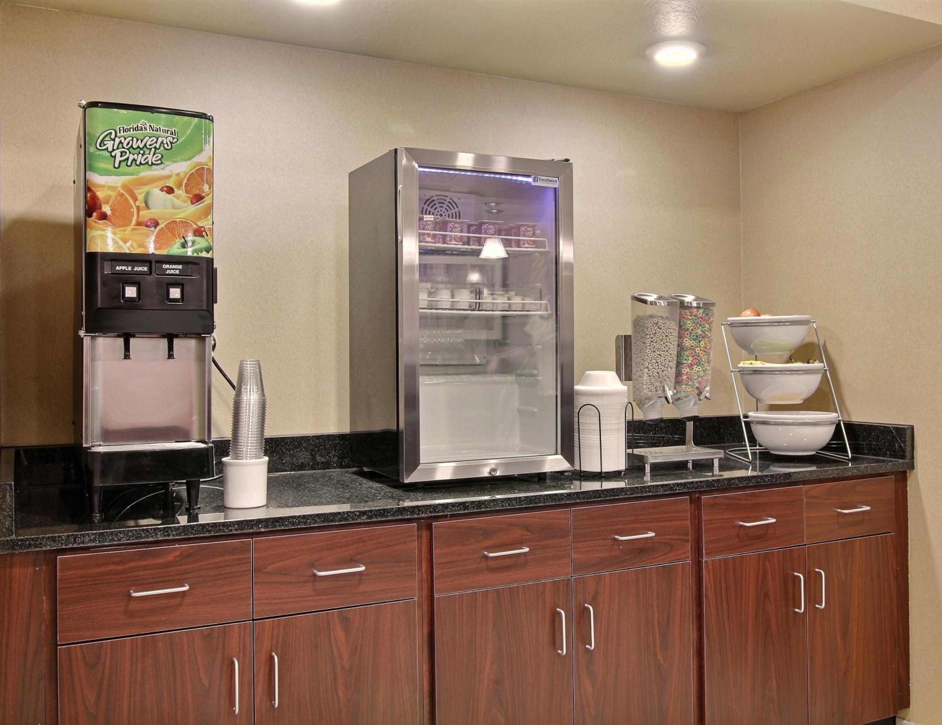 Cobblestone Inn & Suites - Linton