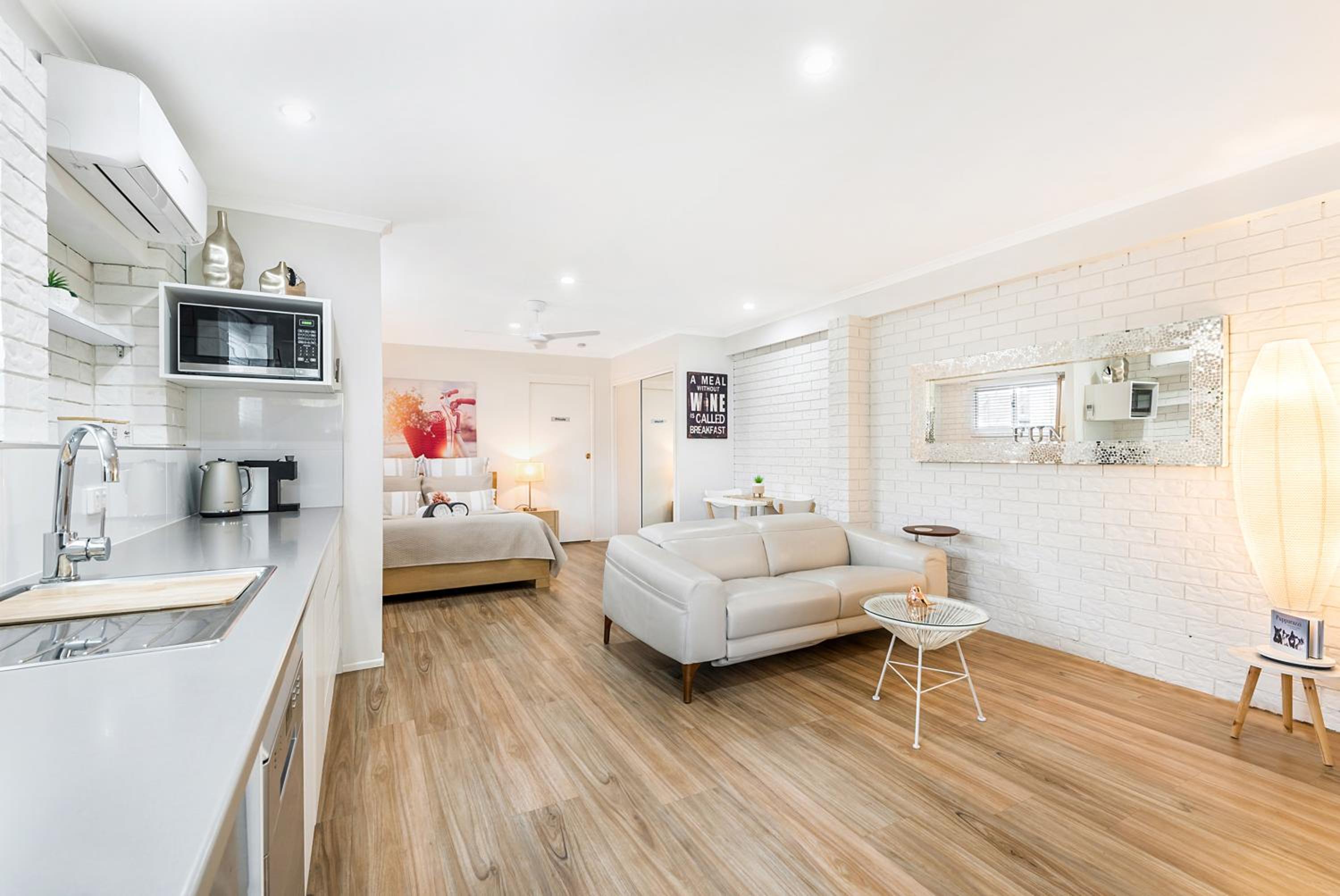 Comfortable & Convenient Coastal Studio