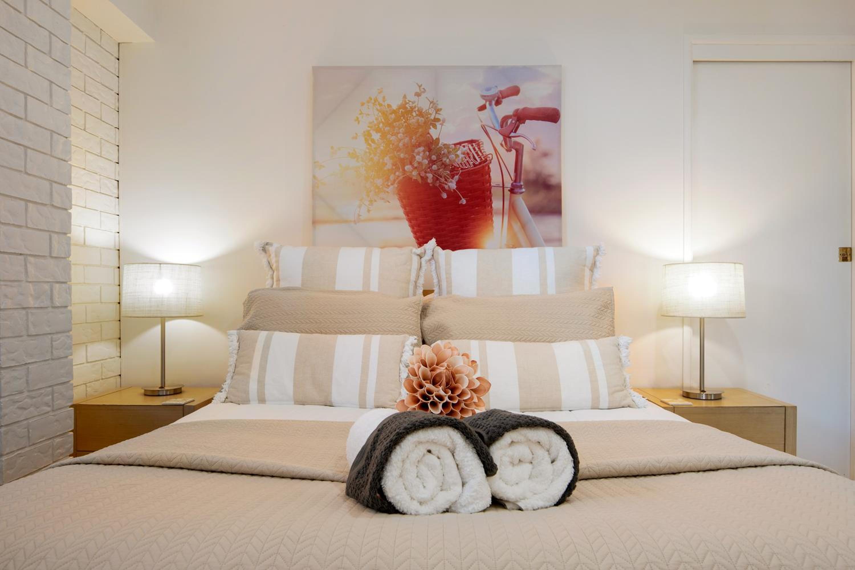 Comfortable & Convenient Coastal Studio