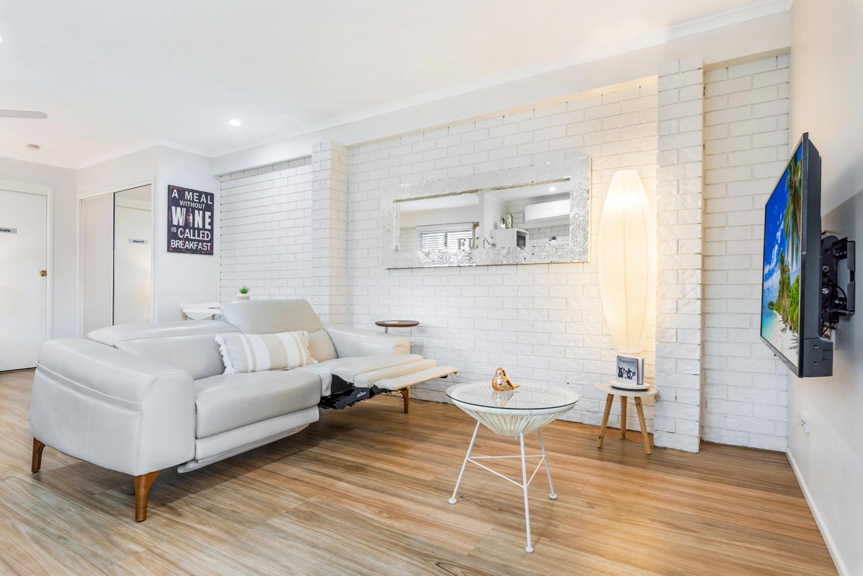 Comfortable & Convenient Coastal Studio