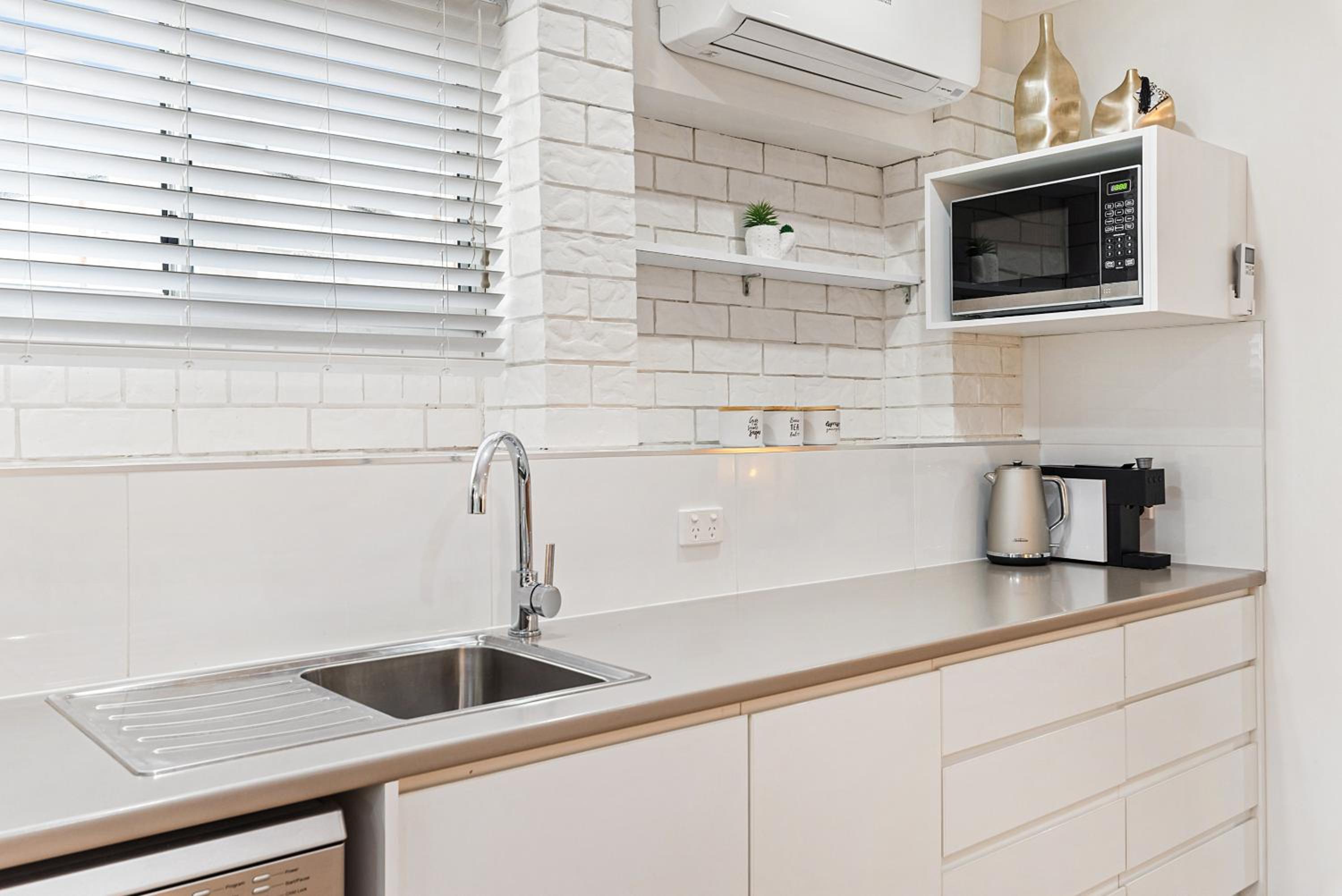 Comfortable & Convenient Coastal Studio