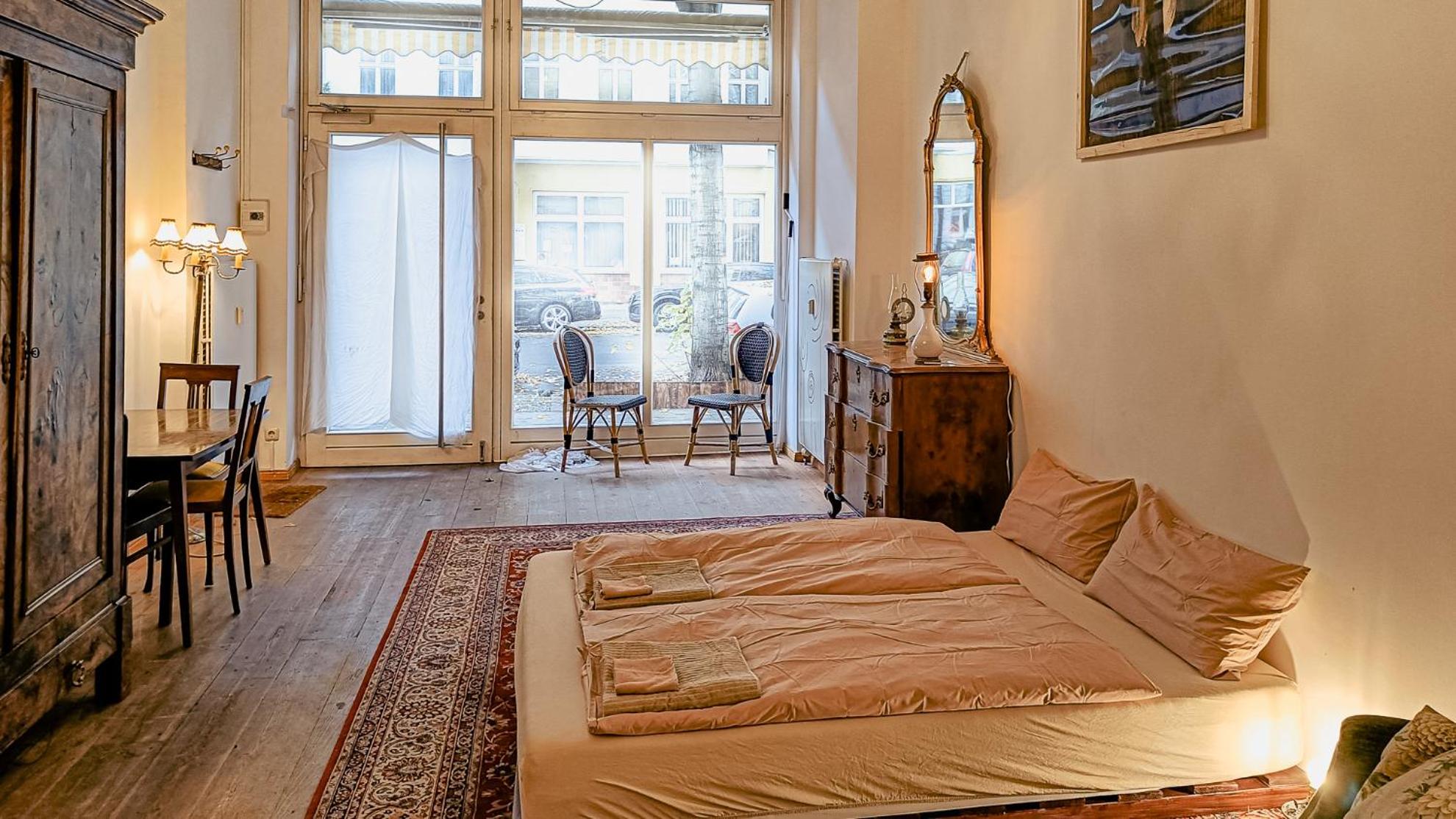 Huge-Elegant-Art 5 Beds Flat in Schöneberg