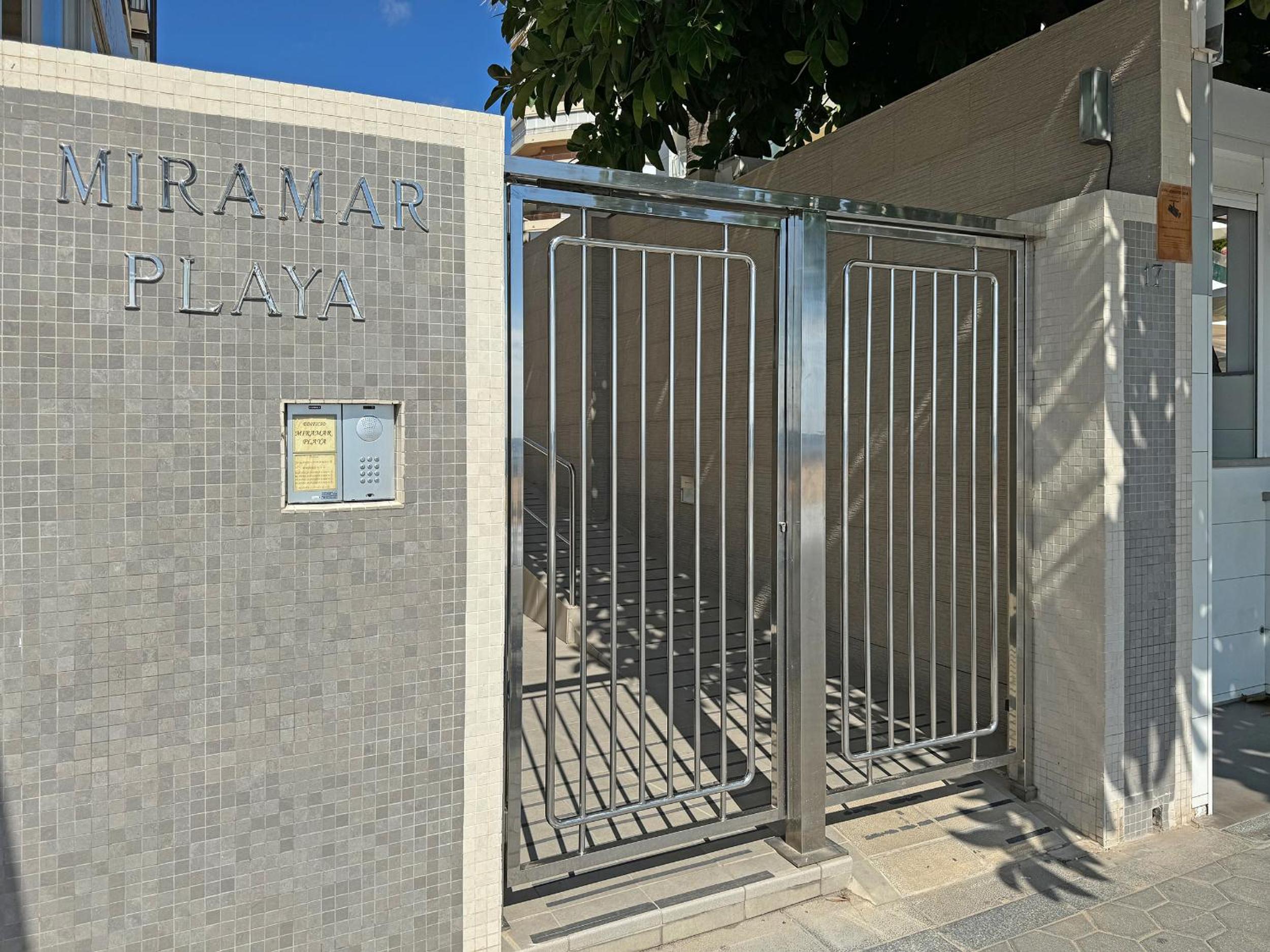 Estudio con sofá cama directamente en la playa - sin dormitorio