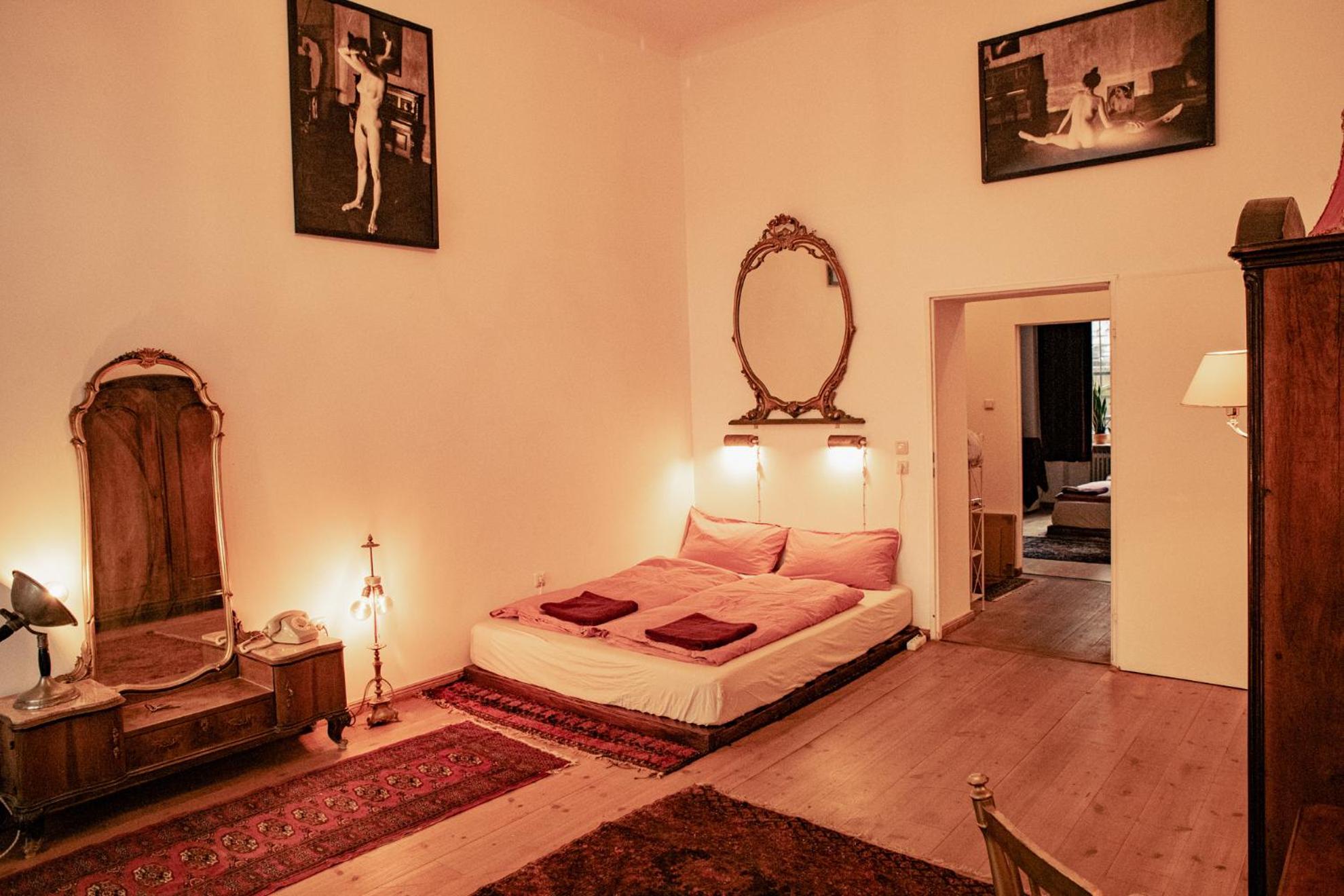 Huge-Elegant-Art 5 Beds Flat in Schöneberg