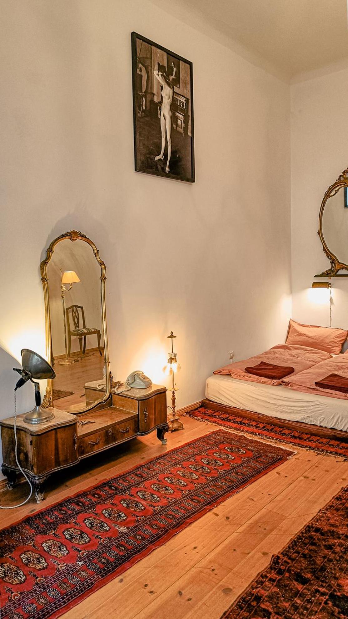 Huge-Elegant-Art 5 Beds Flat in Schöneberg