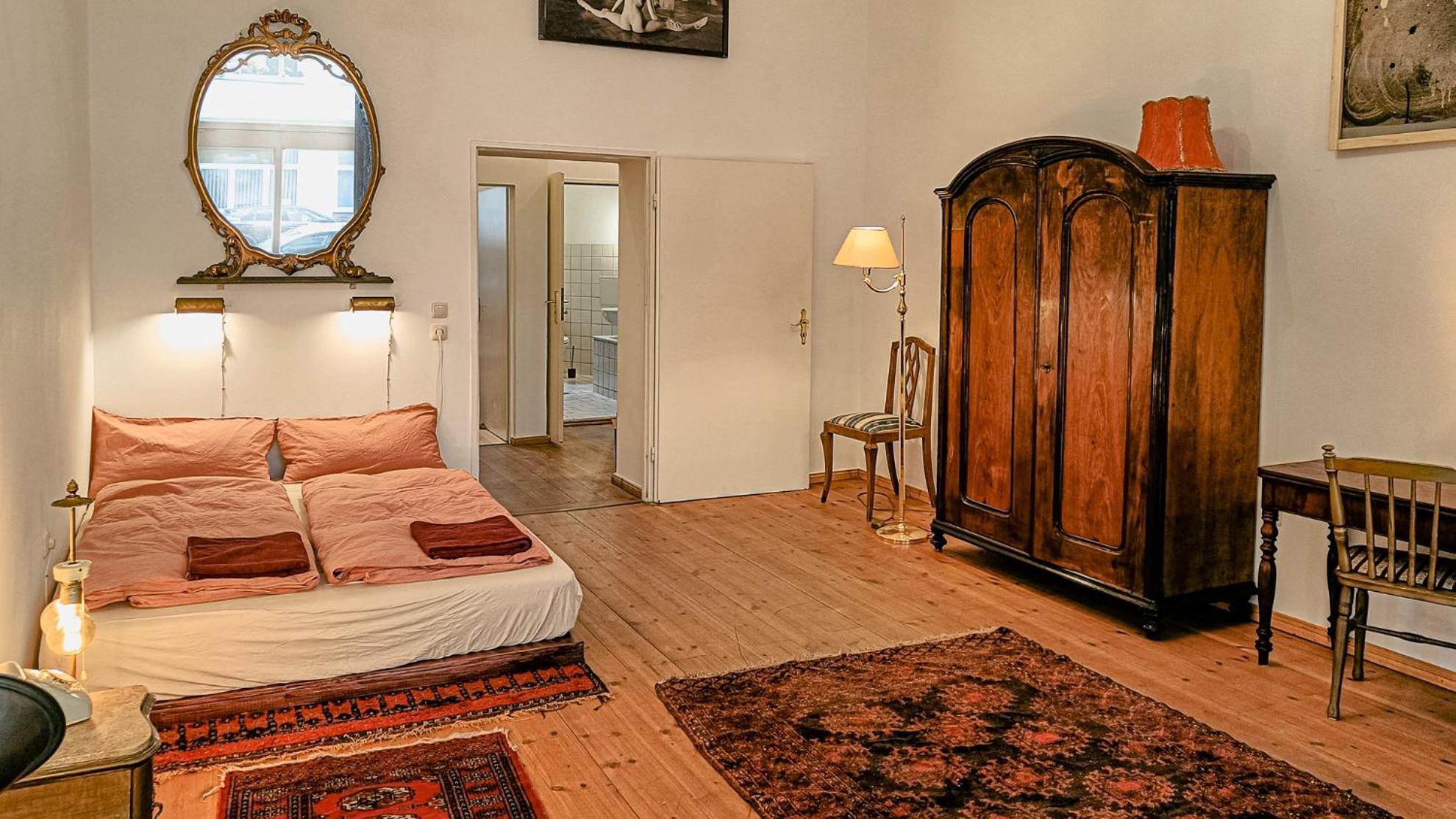 Huge-Elegant-Art 5 Beds Flat in Schöneberg