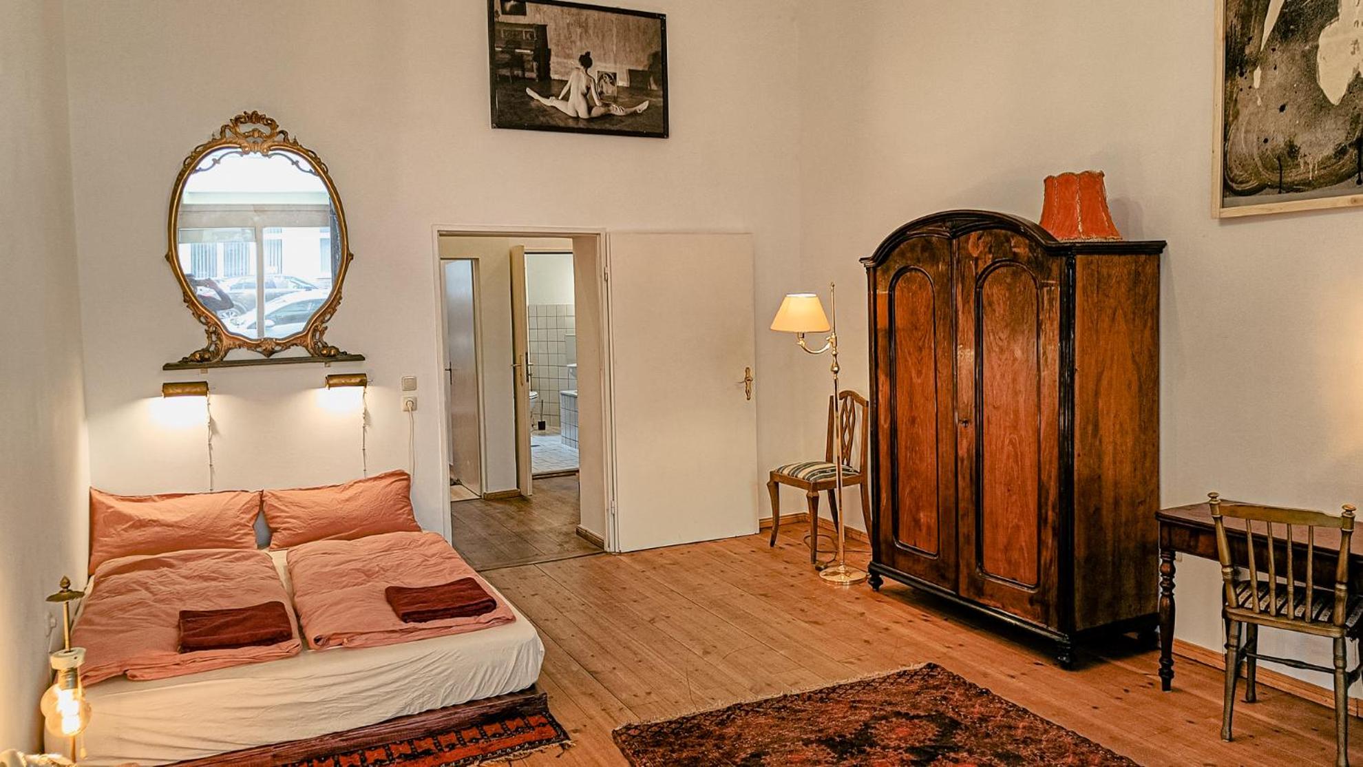 Huge-Elegant-Art 5 Beds Flat in Schöneberg