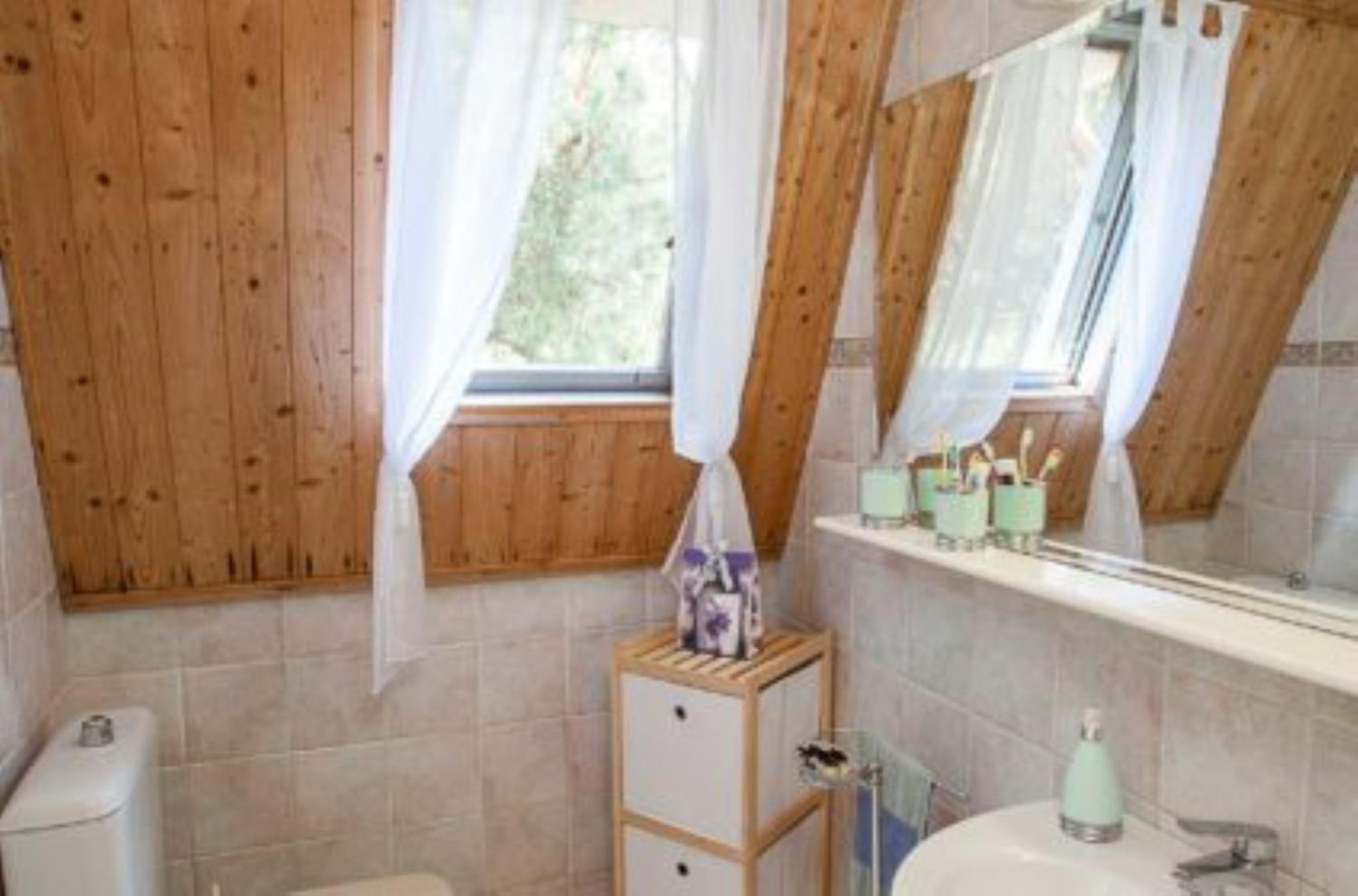 Fantastic three-room penthouse with private garden view 3