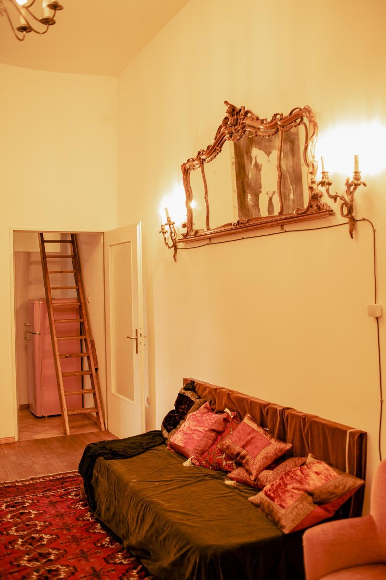 Huge-Elegant-Art 5 Beds Flat in Schöneberg