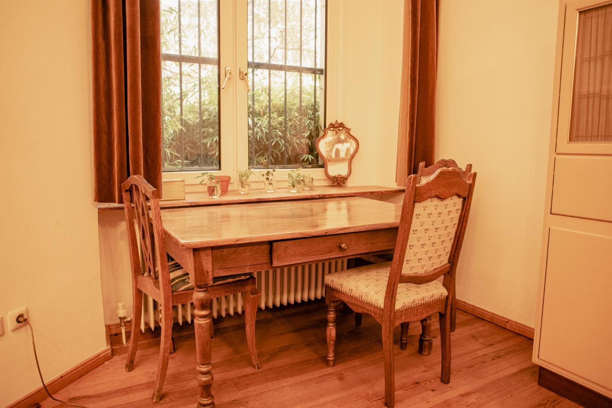 Huge-Elegant-Art 5 Beds Flat in Schöneberg