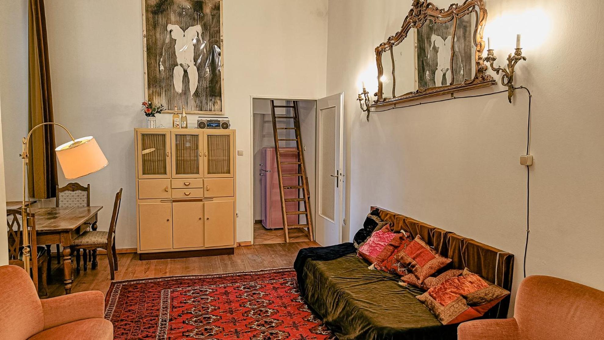 Huge-Elegant-Art 5 Beds Flat in Schöneberg