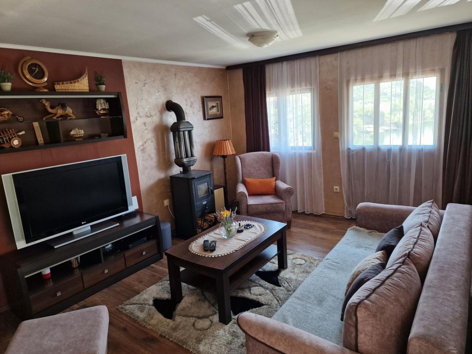 Lakeside oasis home Karuc view 5