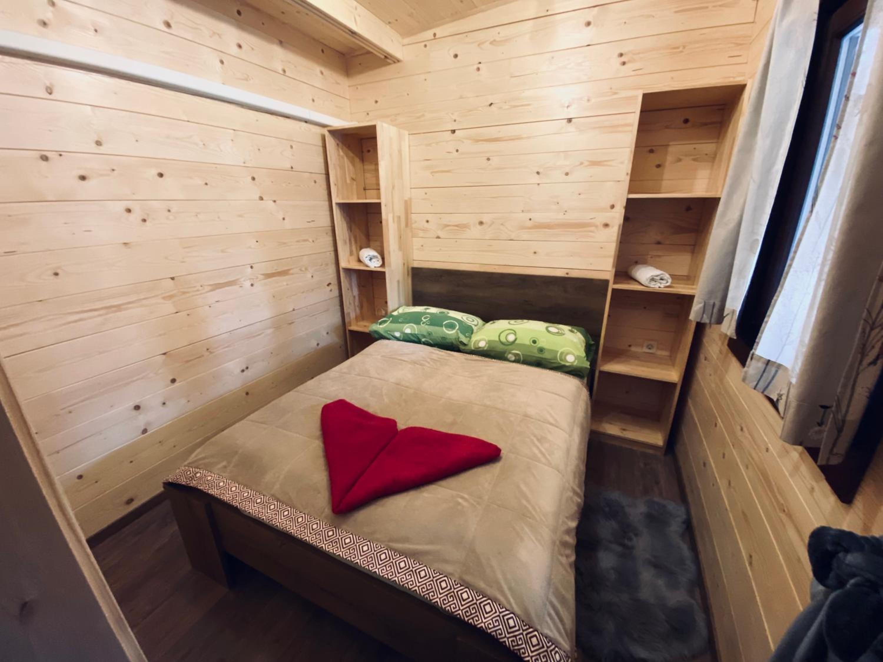 Wooden lodge with jacuzzi view 5