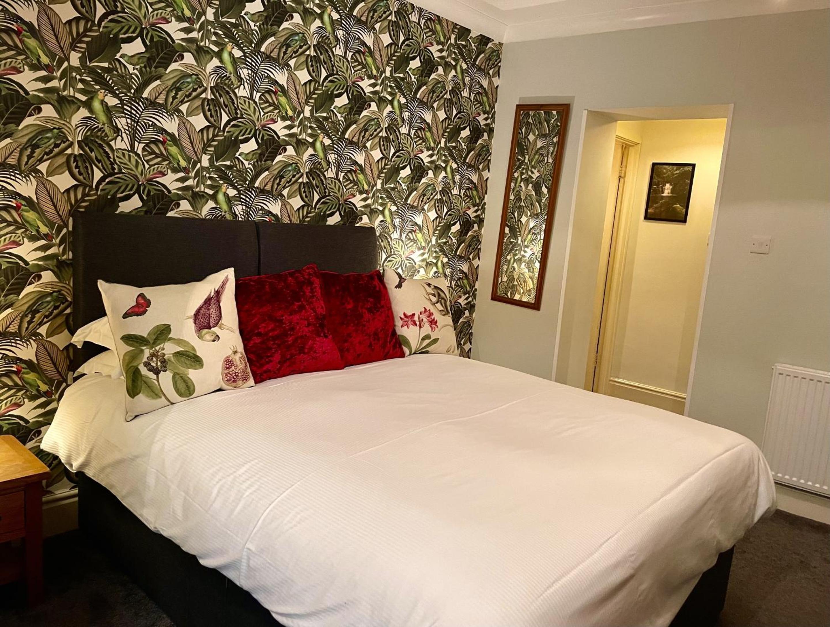 Milton House Studio Apartment Suites view 4