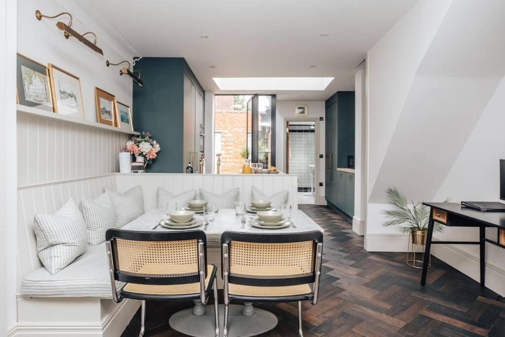 The Emerald - Central Henley, Pet Friendly view 3