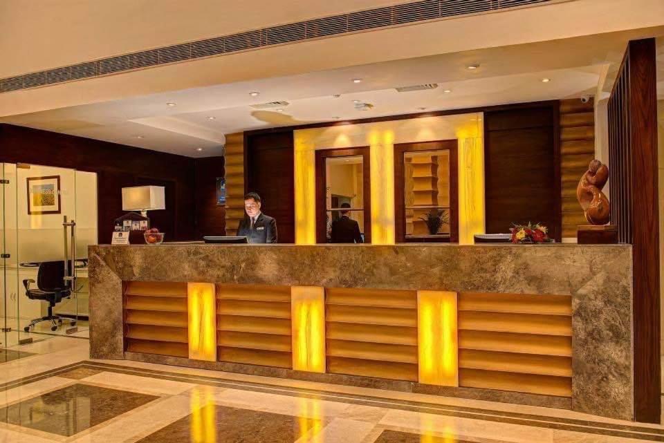 Lobby & Reception