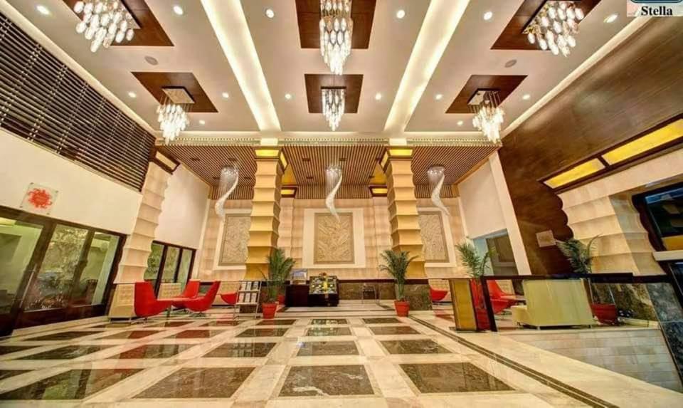 Lobby & Reception