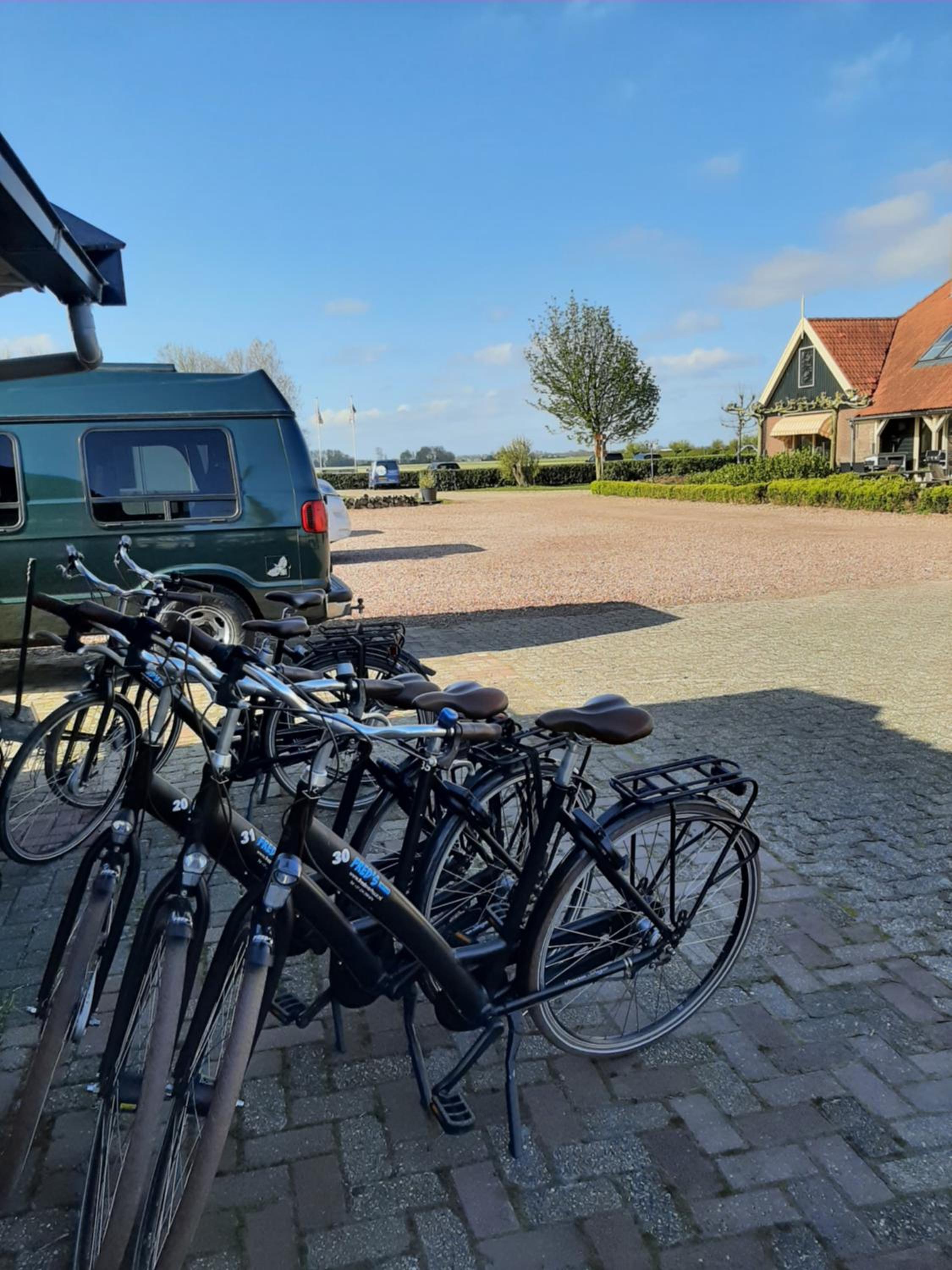Camping De Tulpenweide lege Kampeerplaats, lege plaats op het gras zonder bed