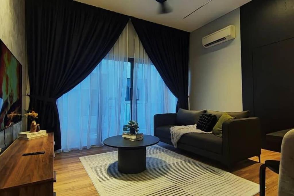 Premium Darkdesign 6pax In Desa ParkCity WifiTvbox