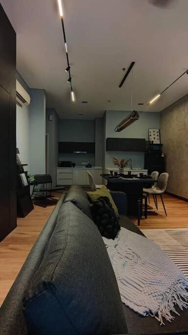Premium Darkdesign 6pax In Desa ParkCity WifiTvbox