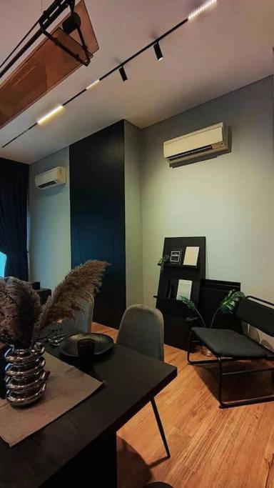 Premium Darkdesign 6pax In Desa ParkCity WifiTvbox