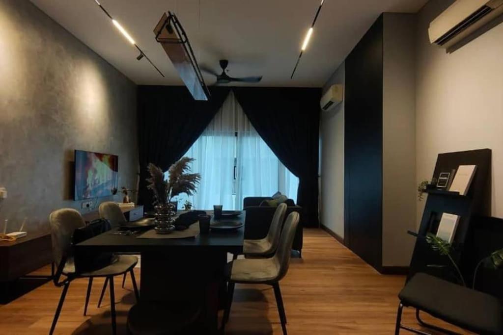 Premium Darkdesign 6pax In Desa ParkCity WifiTvbox