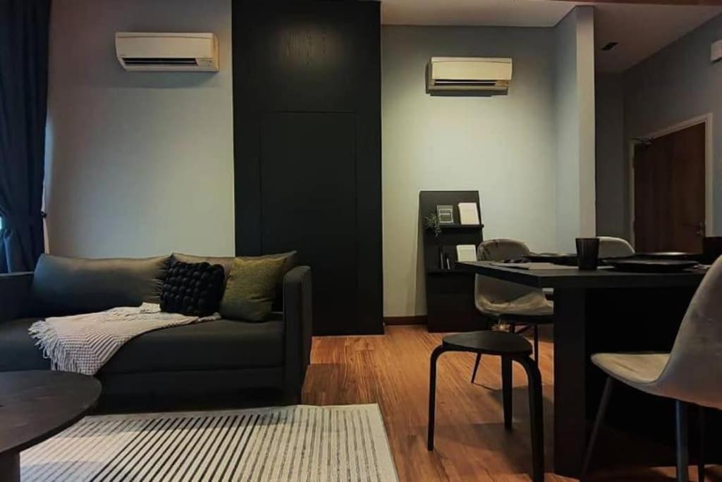 Premium Darkdesign 6pax In Desa ParkCity WifiTvbox