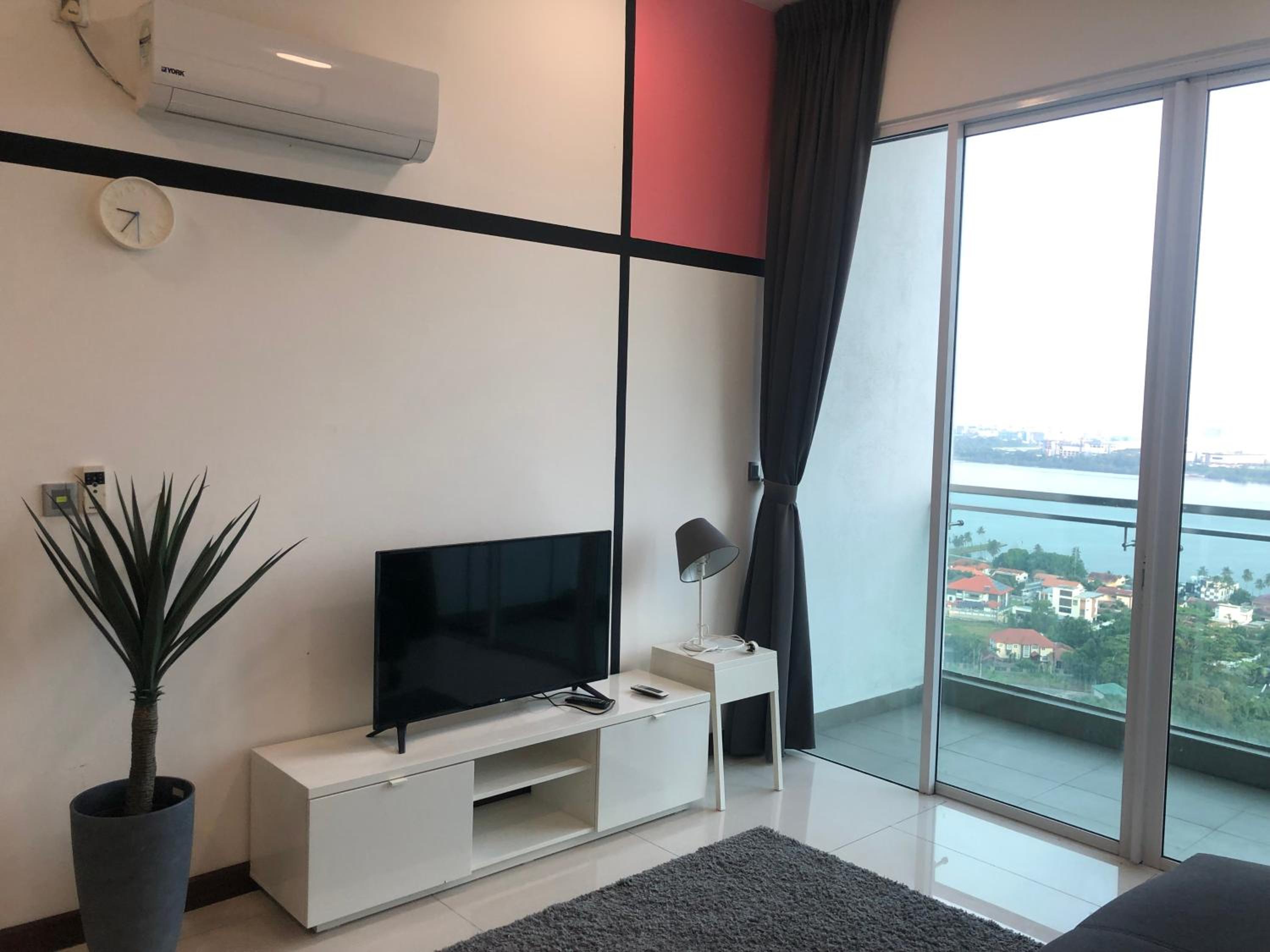 Paragon Suite Homestay by Antlerzone