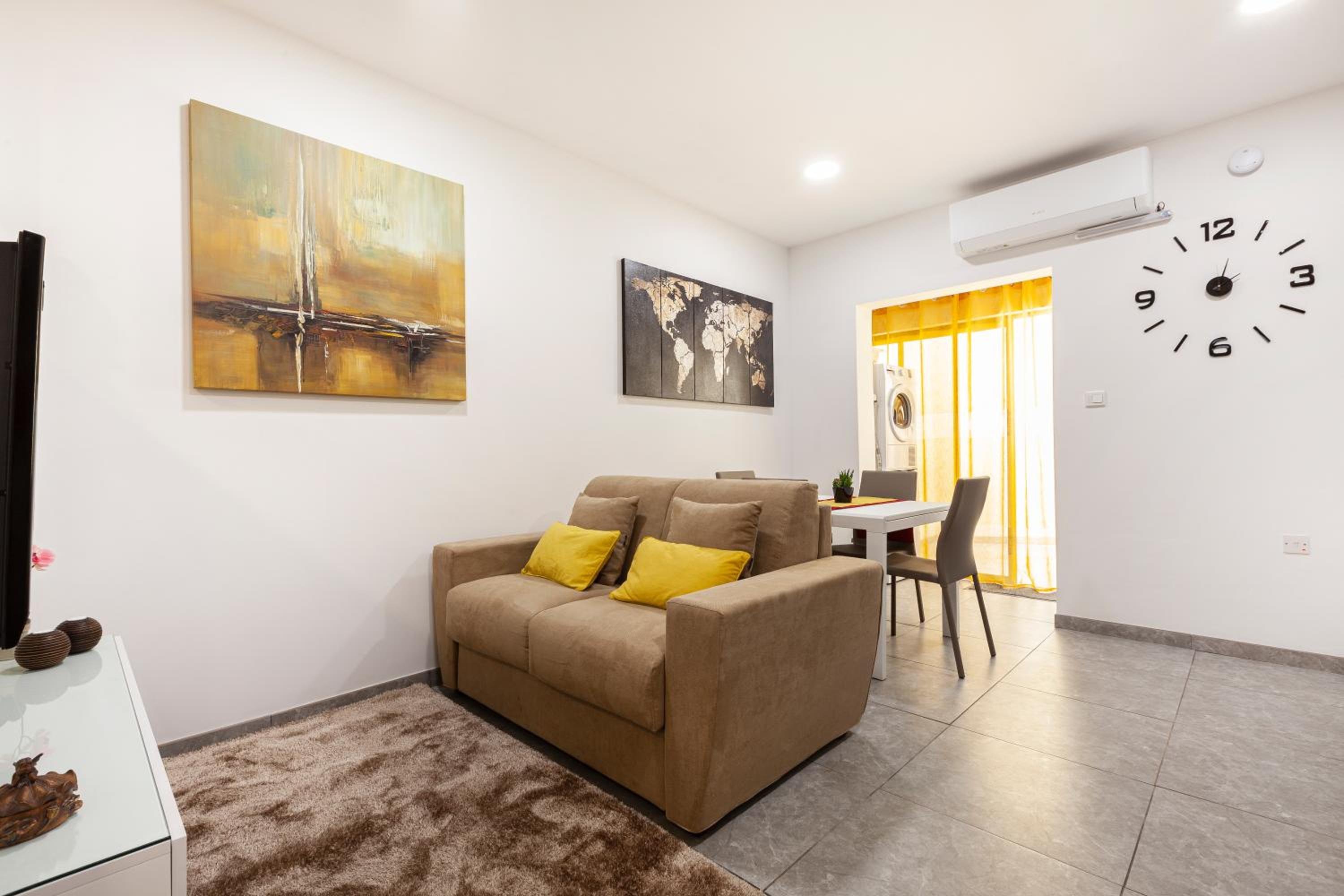 Modern & Lovely Studio - Prime location photo 3