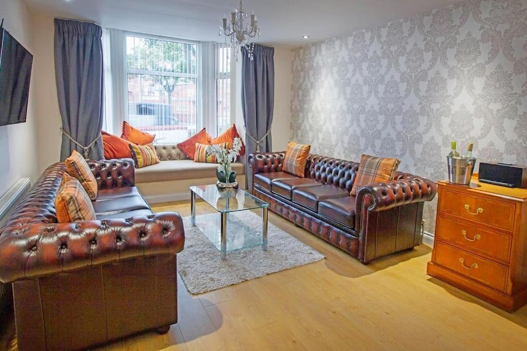 HUGE 12 Bedroom sleep 24 luxury with 2 HOT TUBS view 2