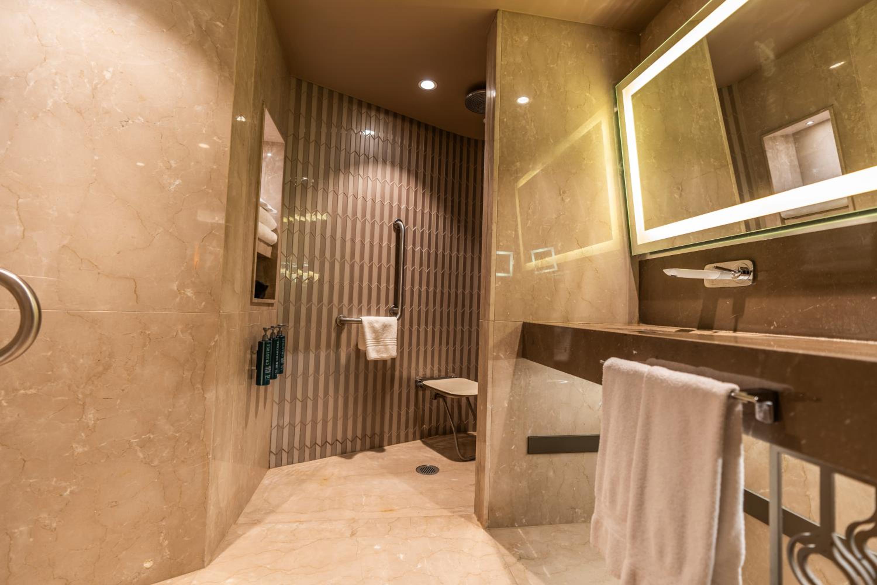 Hilton Istanbul Kozyatagi - Image 40