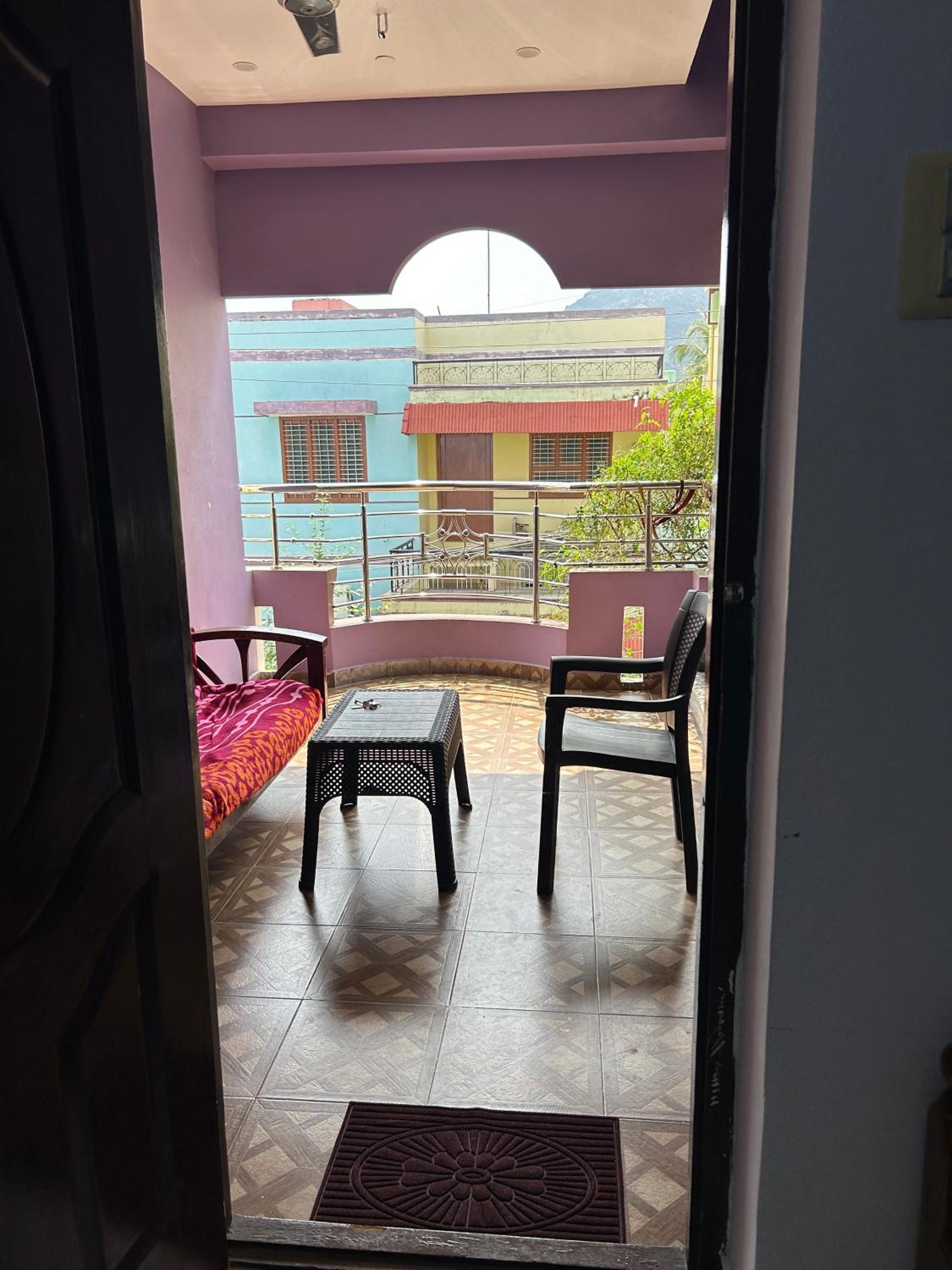 DSS HOME STAY Just 500 Meter Girivalam Road