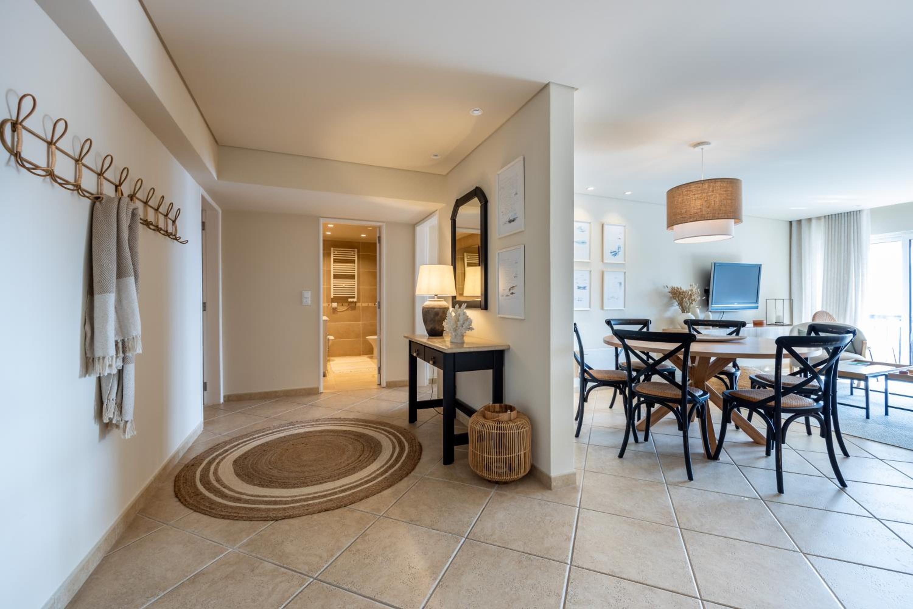 Stuning Views 2BR Apt, Beach access, Parking view 3