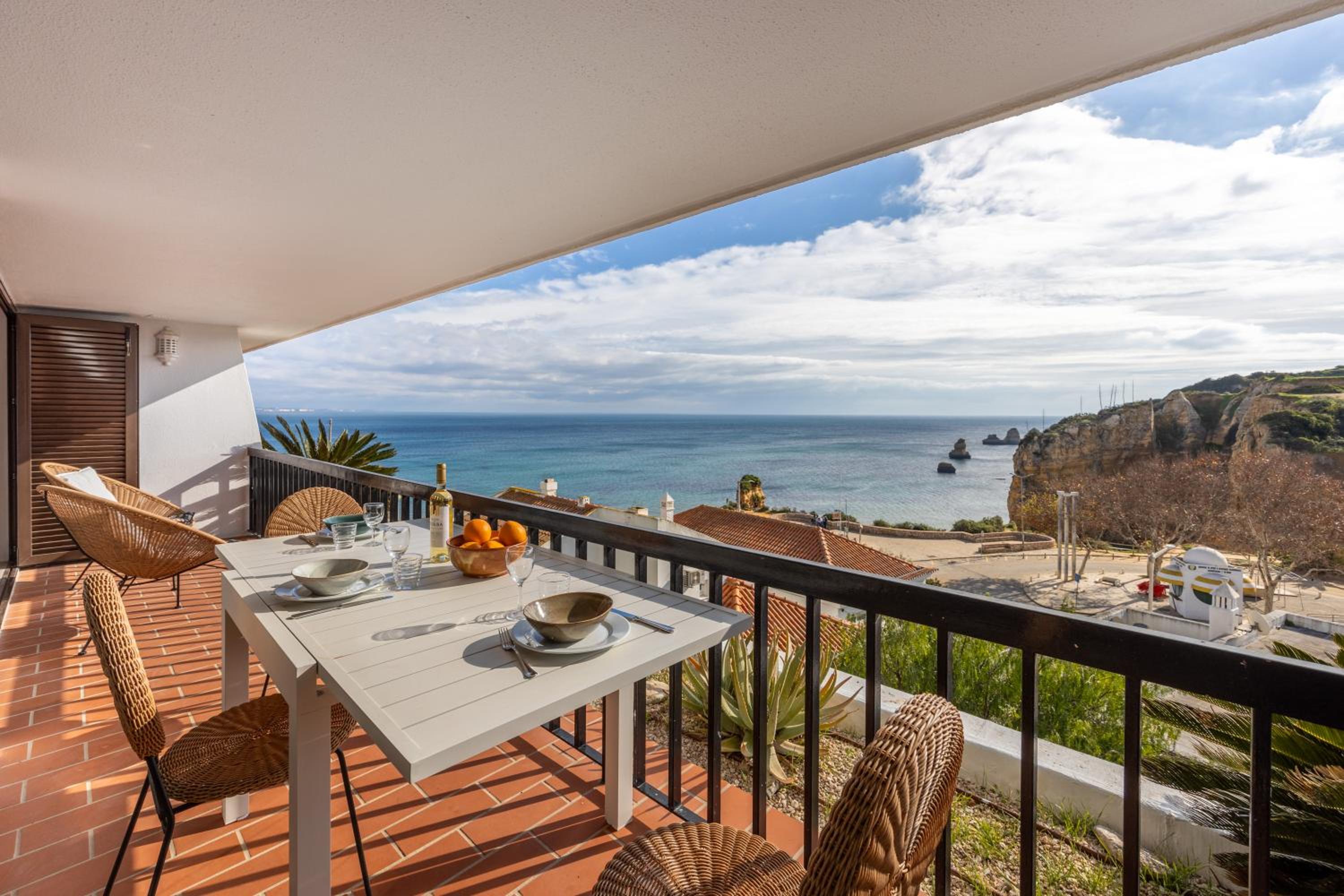 Stuning Views 2BR Apt, Beach access, Parking view 4