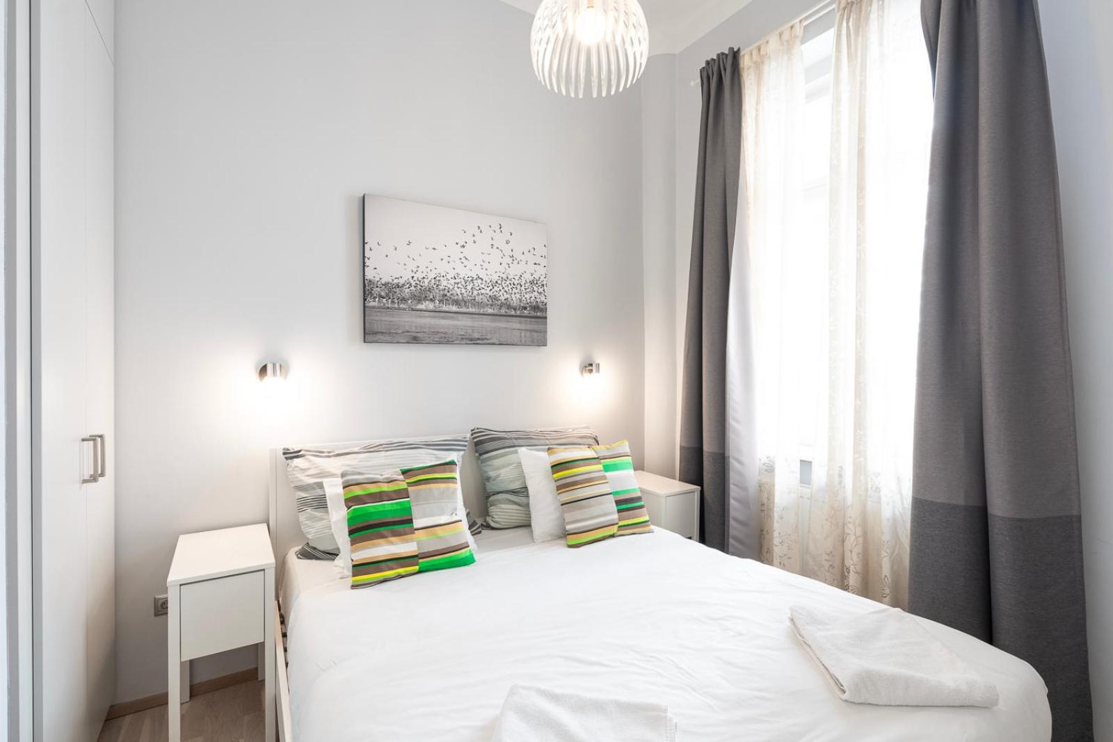 Luxury Apartment with Spacious Livingroom at Opera House view 3