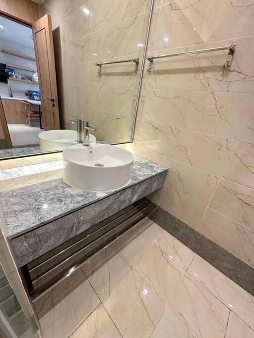 New Modern Luxury Suite Apartment At The Heart of Vientiane view 3